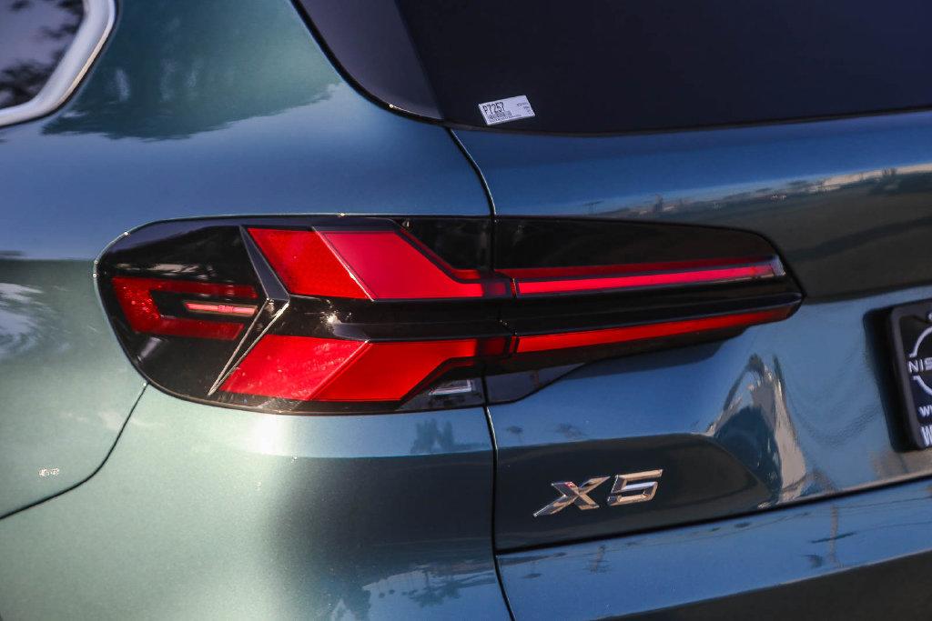 Used 2026 BMW X5 xDrive40i AWD/4WD image 9