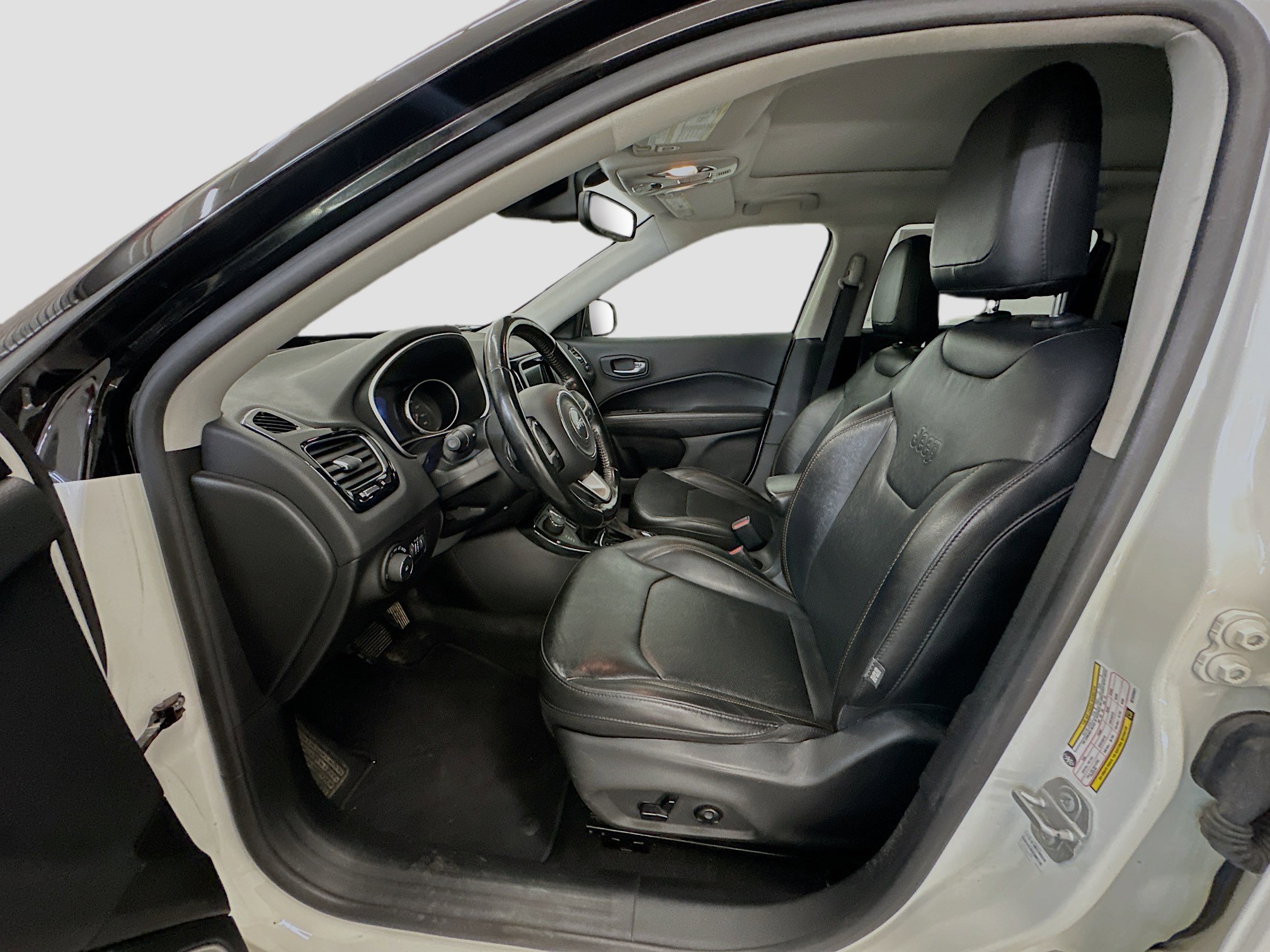 Used 2021 Jeep Compass Limited w/ Sun and Sound Group AWD/4WD image 13