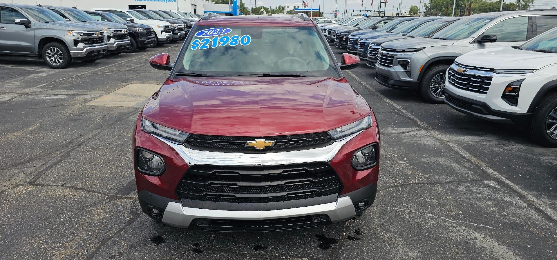 Used 2023 Chevrolet TrailBlazer LT w/ Convenience Package AWD/4WD image 3