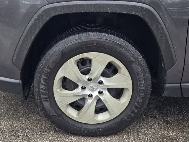 Used 2019 Toyota RAV4 LE FWD image 12