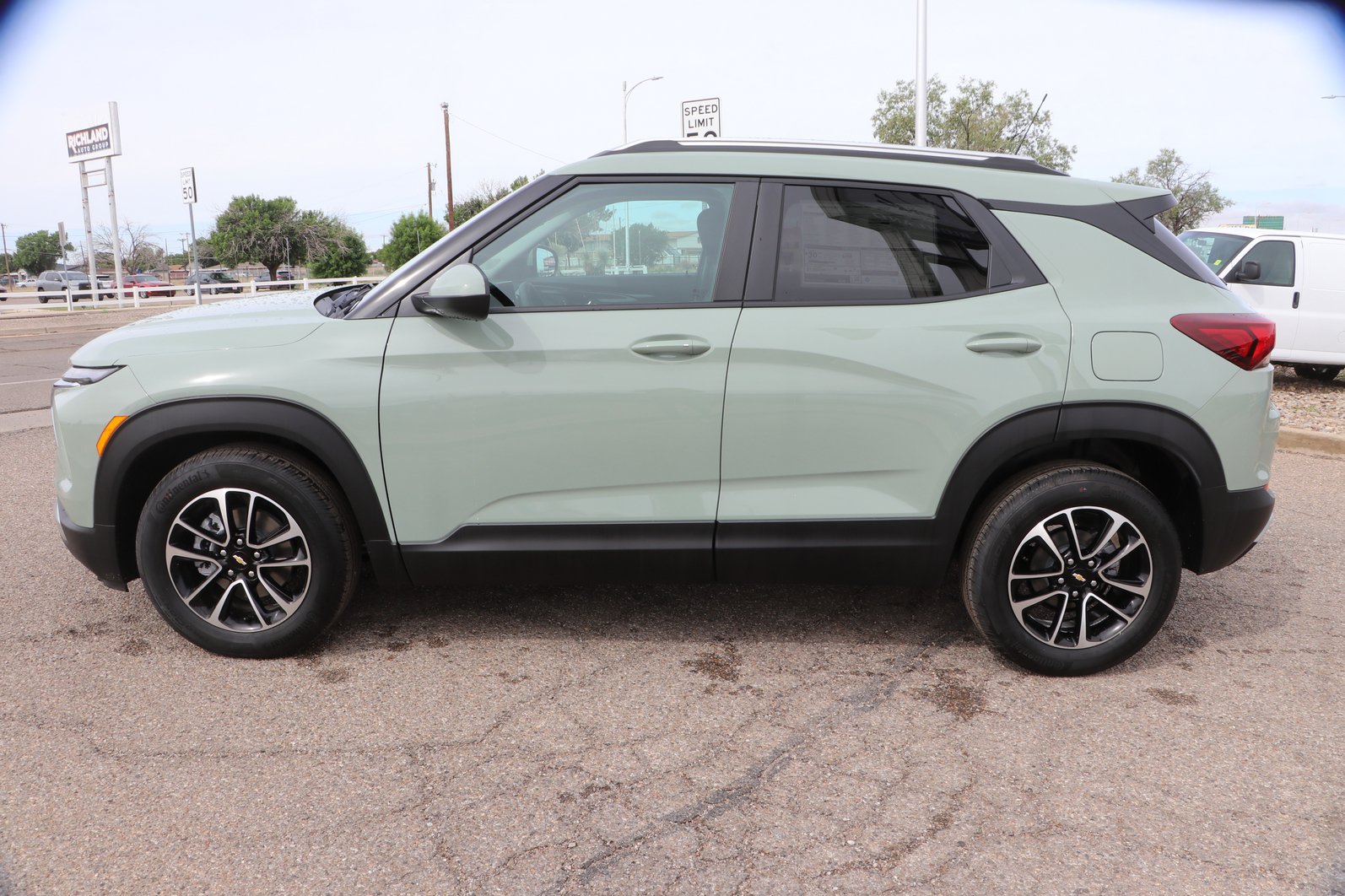 New 2026 Chevrolet TrailBlazer LT w/ Convenience Package FWD image 4