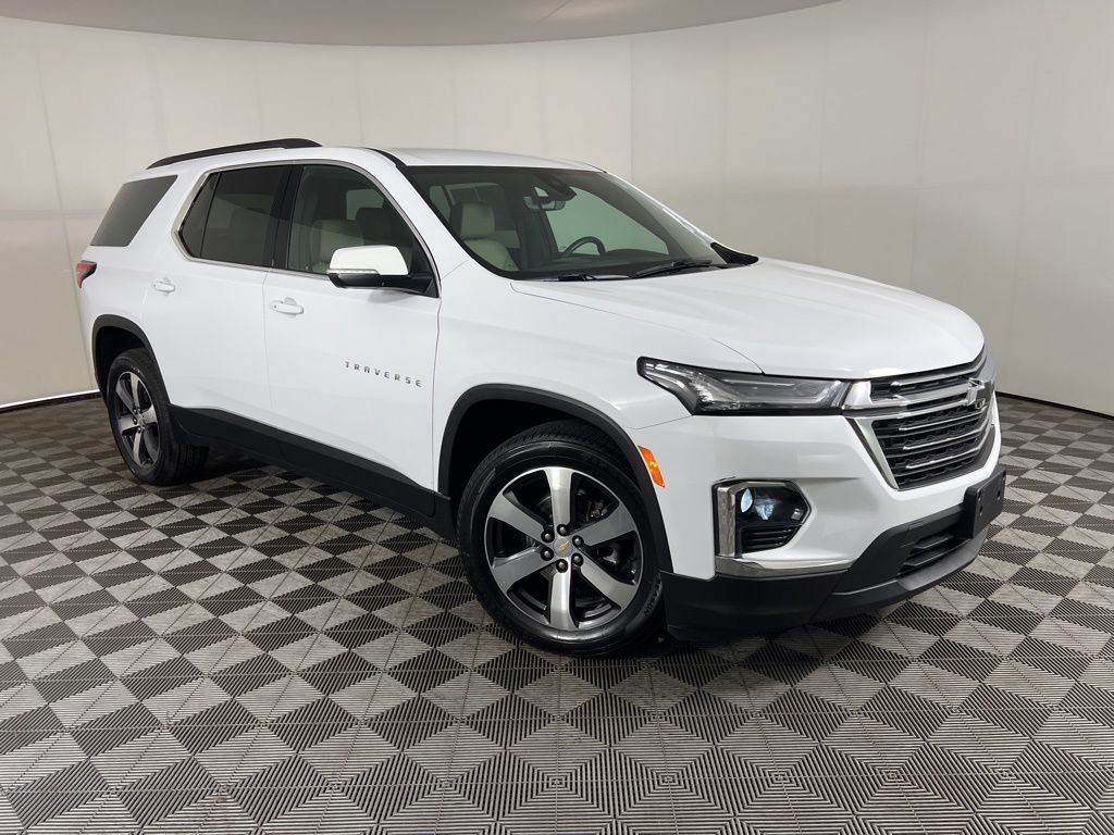 Used 2023 Chevrolet Traverse LT w/ LT Premium Package AWD/4WD image 4