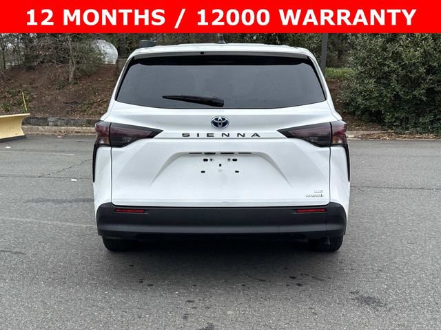 Used 2023 Toyota Sienna LE FWD image 3