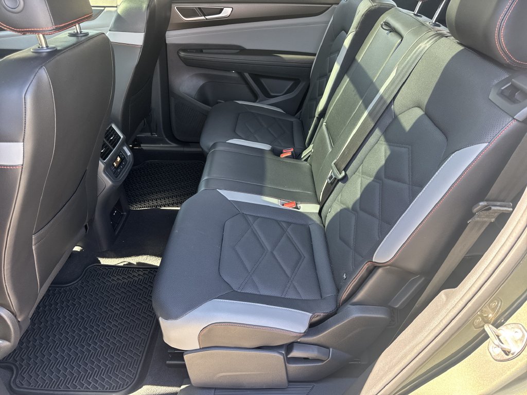 Used 2024 Volkswagen Atlas Peak Edition SE AWD/4WD image 20