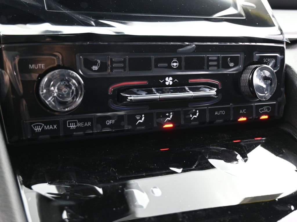 New 2025 Jeep Grand Cherokee Altitude image 22