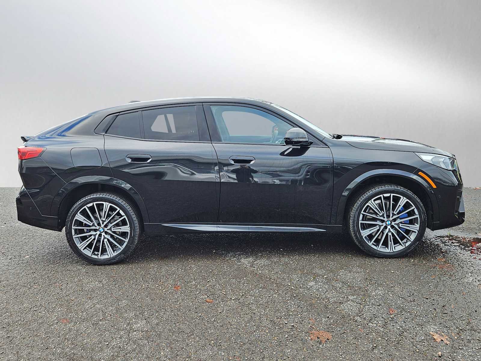 Used 2025 BMW X2 xDrive28i w/ Premium Package image 2
