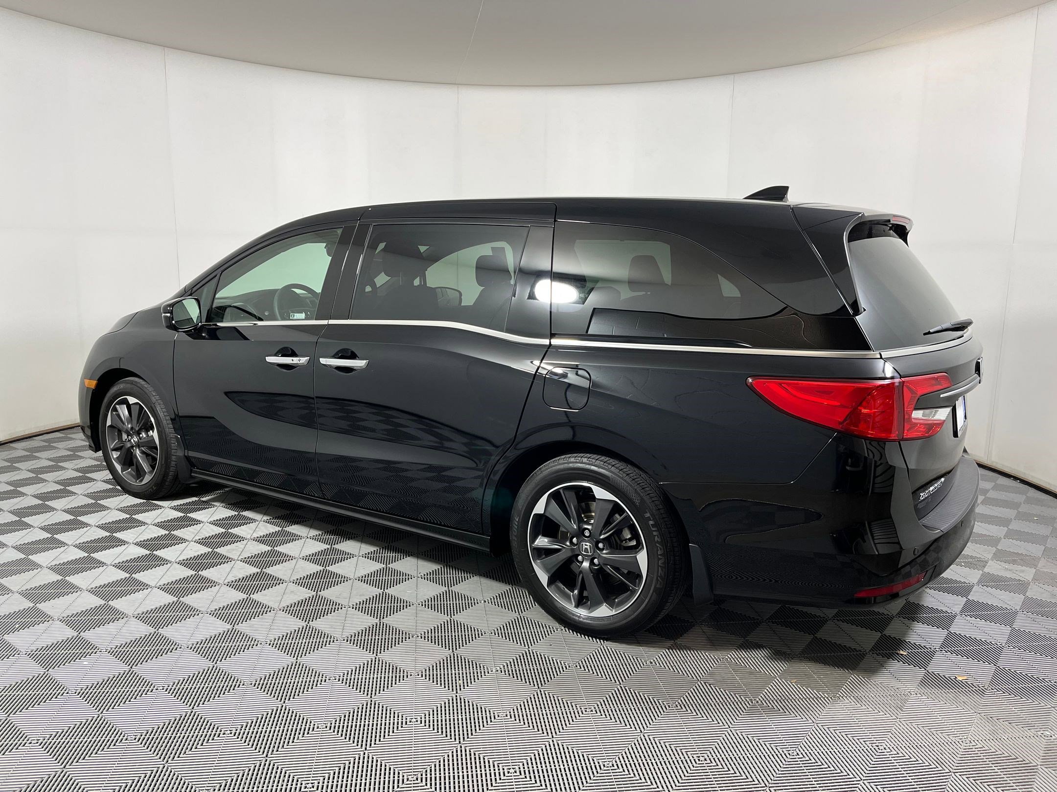 Certified 2023 Honda Odyssey Elite image 2