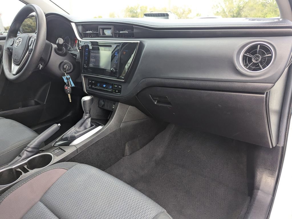 Used 2018 Toyota Corolla LE image 8