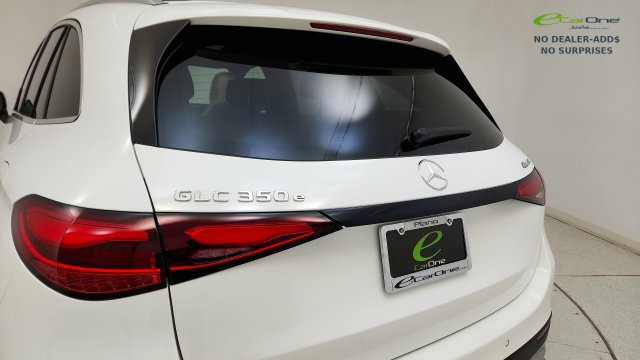 Used 2025 Mercedes-Benz GLC 350e 4MATIC image 27