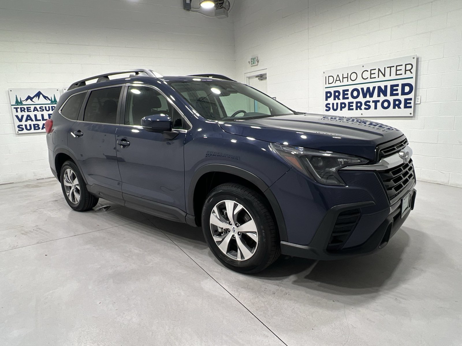 Used 2025 Subaru Ascent Premium AWD/4WD image 2