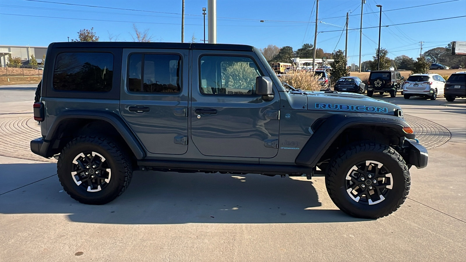 Used 2025 Jeep Wrangler Unlimited Rubicon 4xe w/ Convenience Group image 7