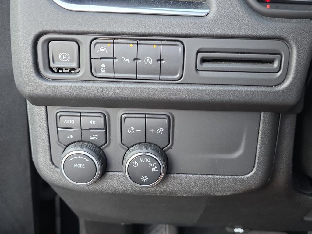 Used 2023 Chevrolet Suburban LT image 26