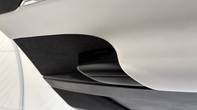 Used 2023 Tesla Model X AWD/4WD image 37