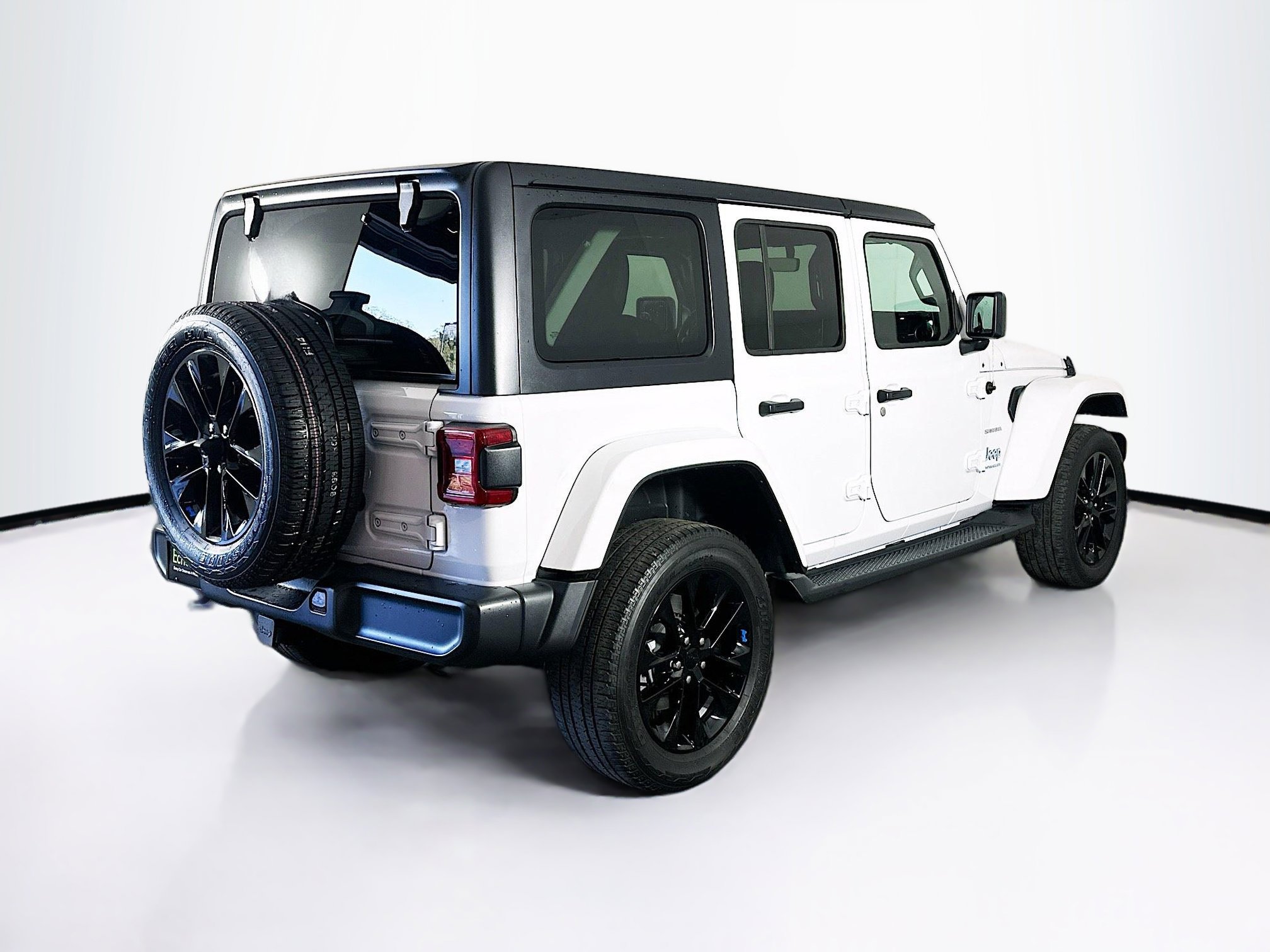 Used 2023 Jeep Wrangler Sahara w/ Cold Weather Group image 9