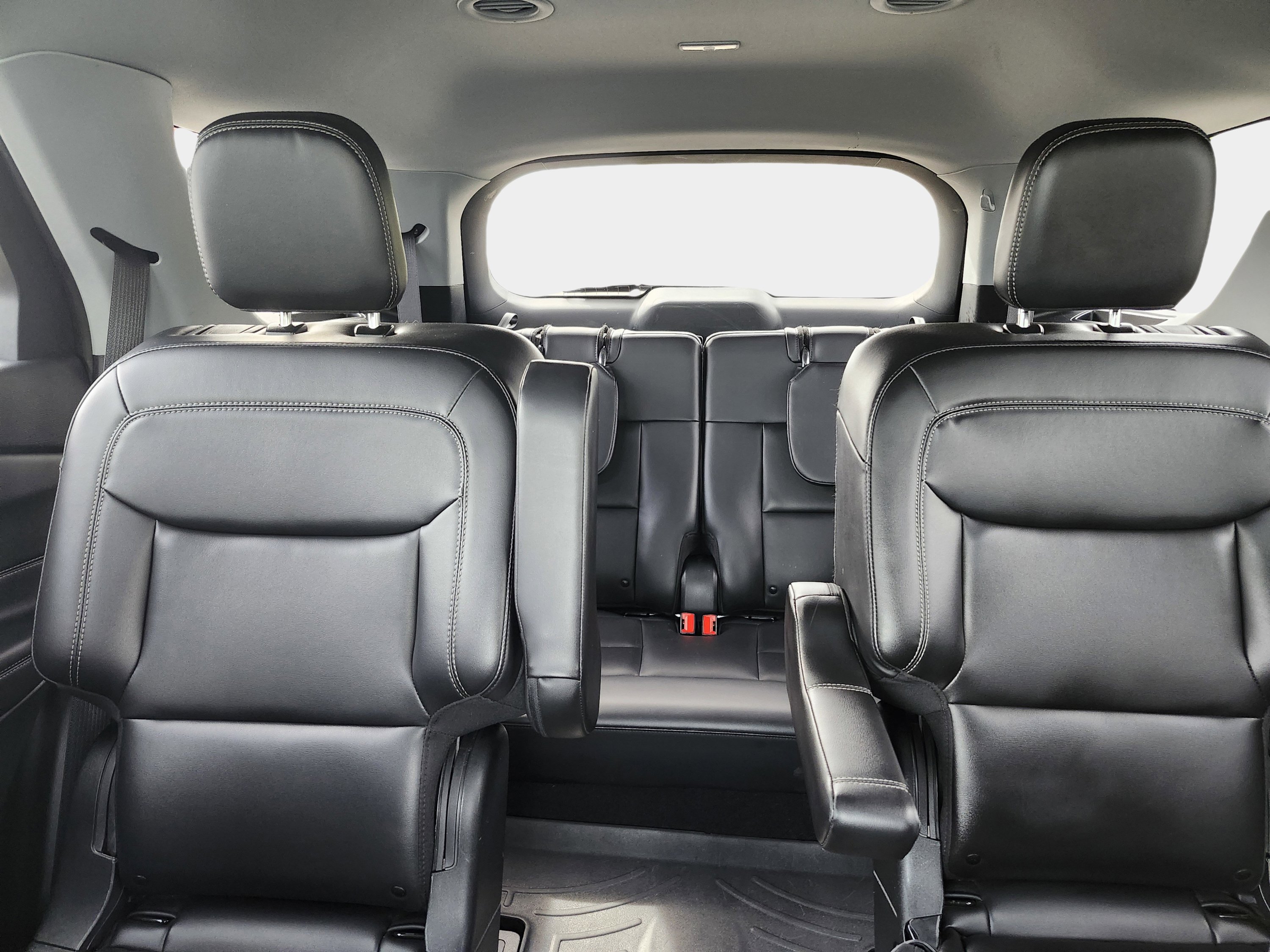 Used 2023 Ford Explorer XLT w/ Equipment Group 202A image 28