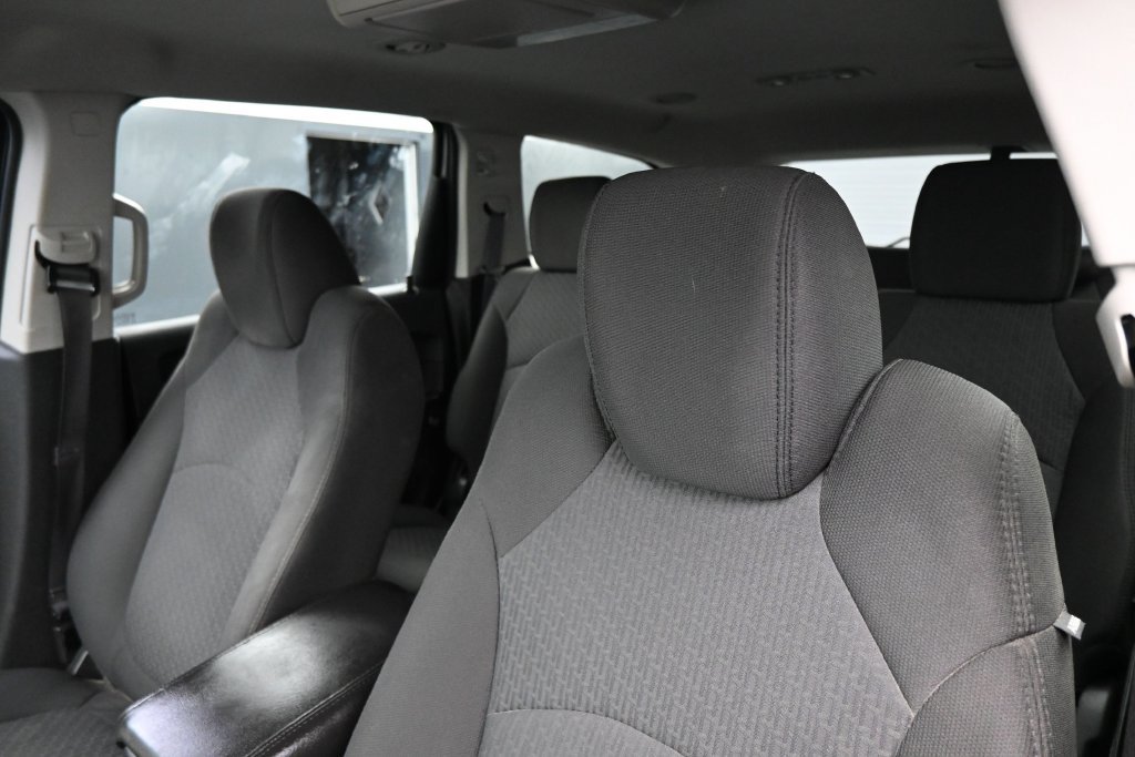 Used 2011 Chevrolet Traverse LT w/ White Premiere Package FWD image 12