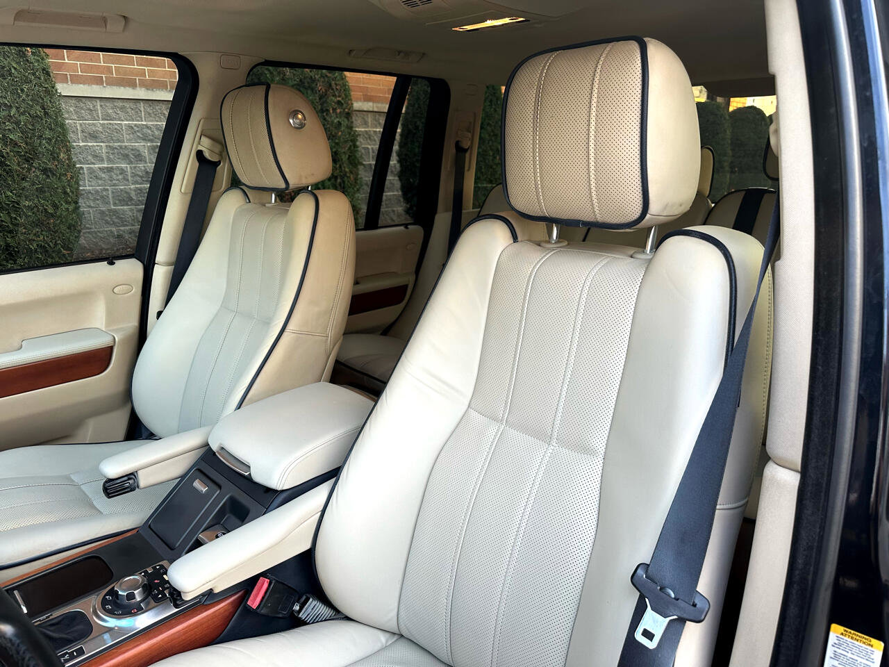 Used 2010 Land Rover Range Rover HSE LUX image 19