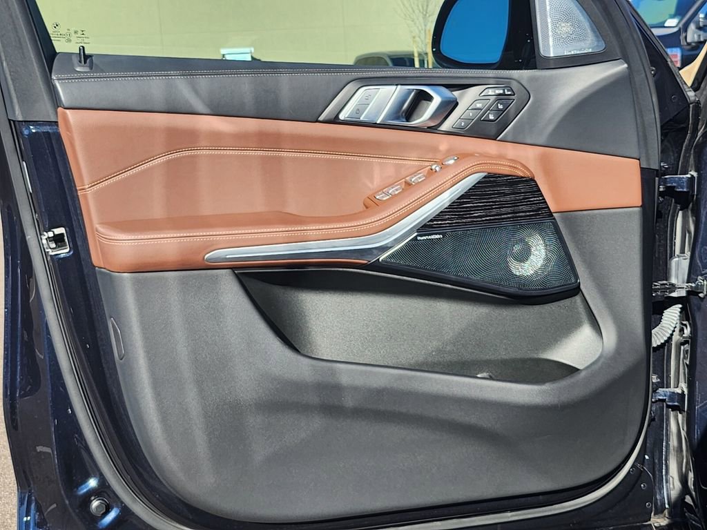 Used 2022 BMW X7 M50i w/ Dynamic Handling Package image 35