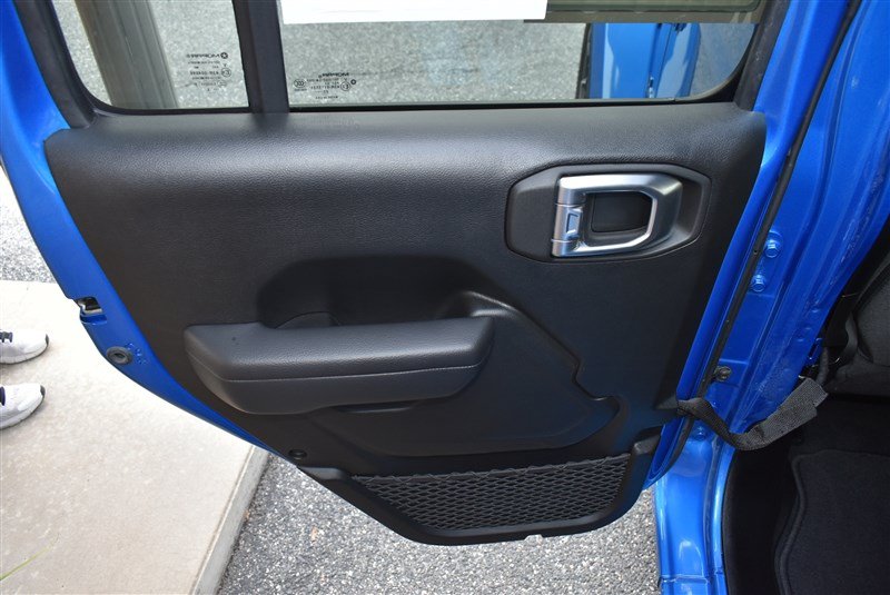 Used 2024 Jeep Wrangler Unlimited w/ Convenience Group AWD/4WD image 20