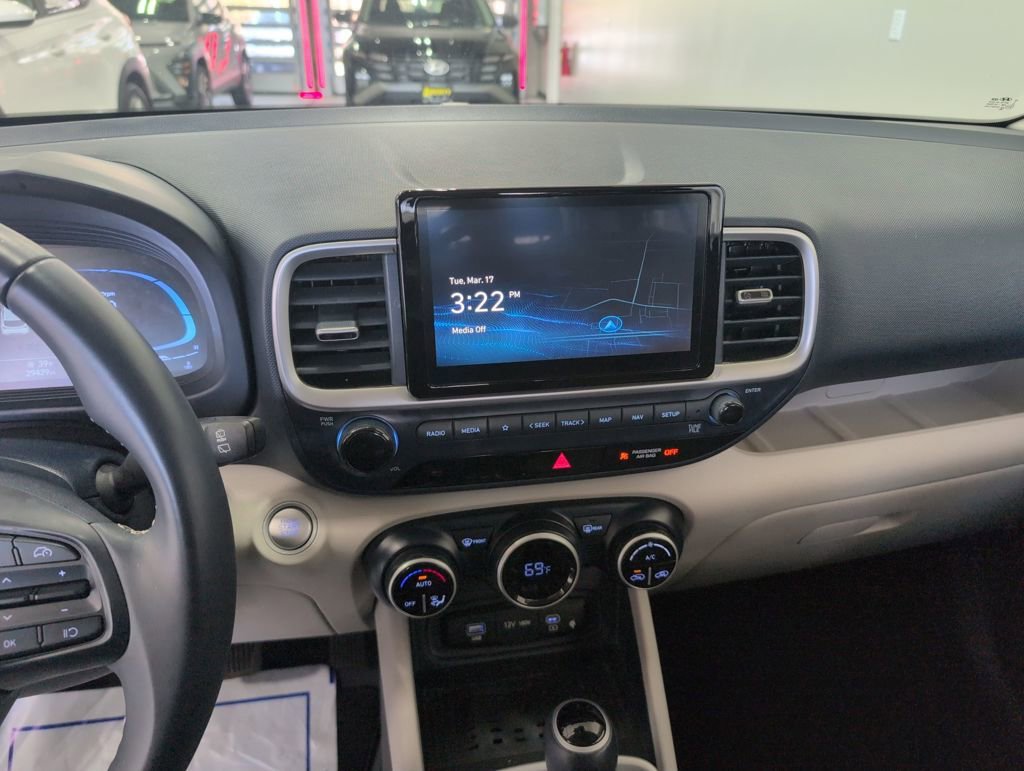 Certified 2023 Hyundai Venue Limited image 19