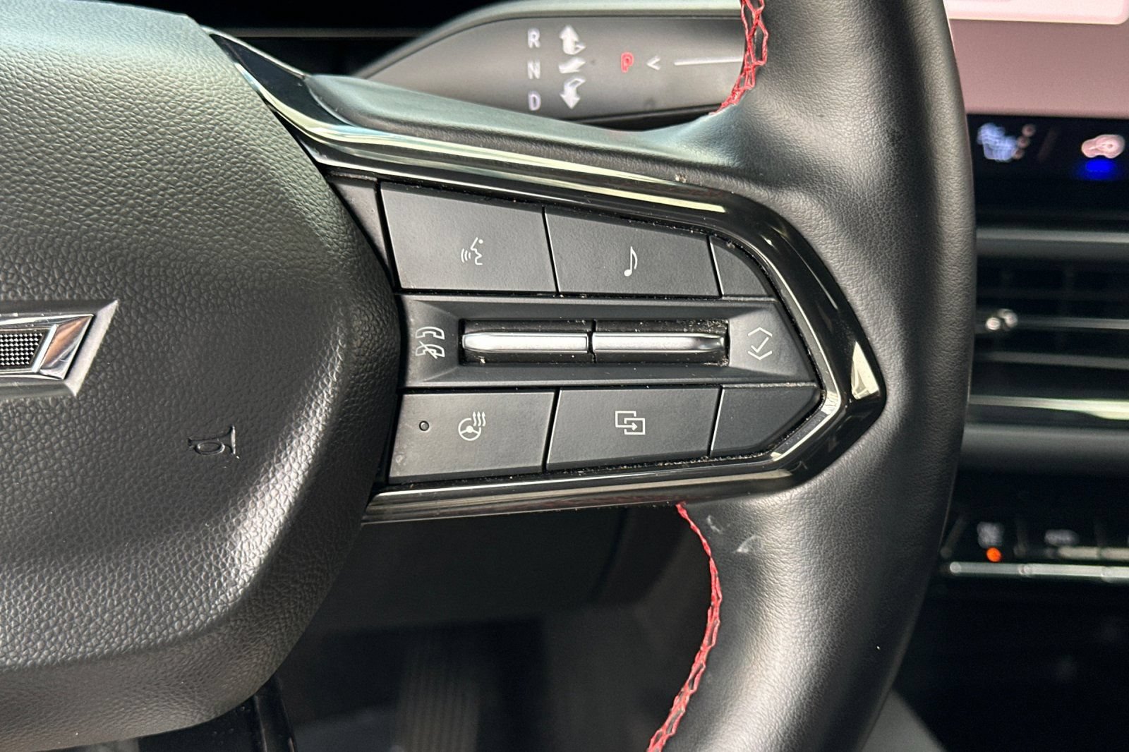 Used 2024 Chevrolet Equinox EV RS FWD image 32