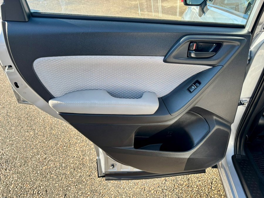 Used 2017 Subaru Forester 2.5i w/ Alloy Wheel Package image 16