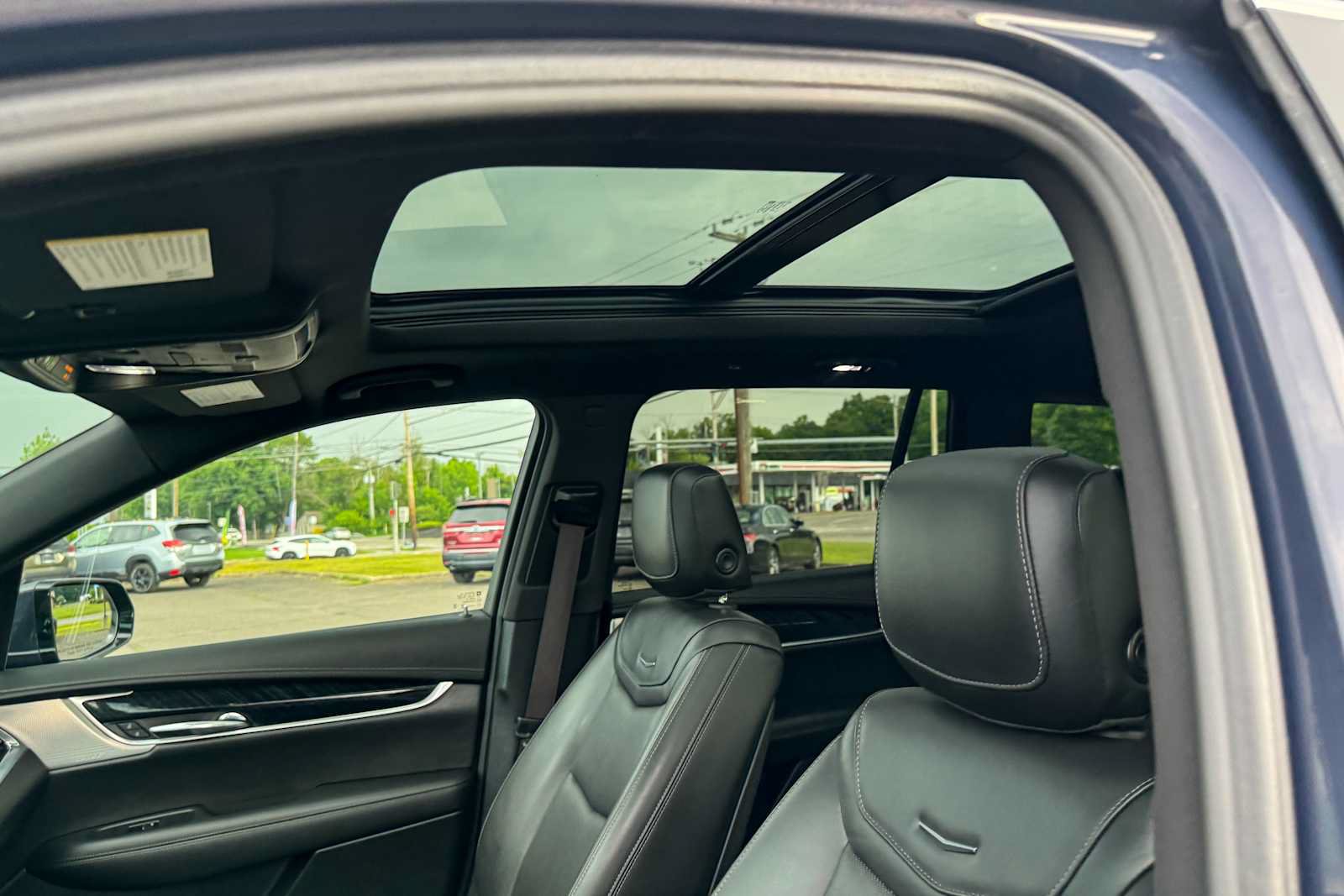 Used 2025 Cadillac XT6 Premium Luxury AWD/4WD image 15