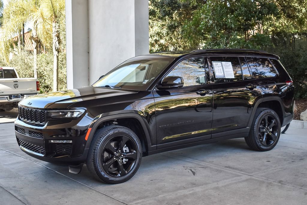 Used 2023 Jeep Grand Cherokee L Limited w/ Luxury Tech Group II RWD image 3