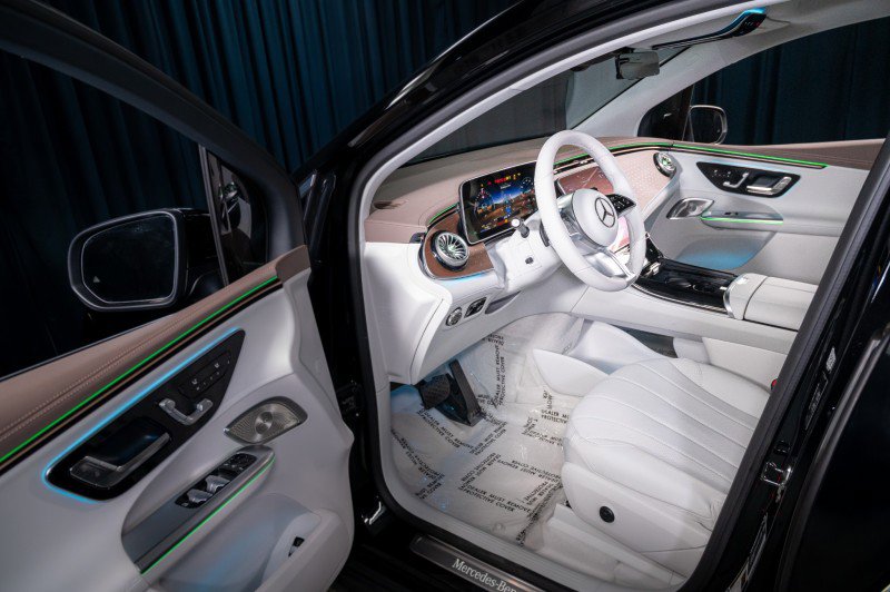 New 2026 Mercedes-Benz EQE 320 4MATIC SUV image 10