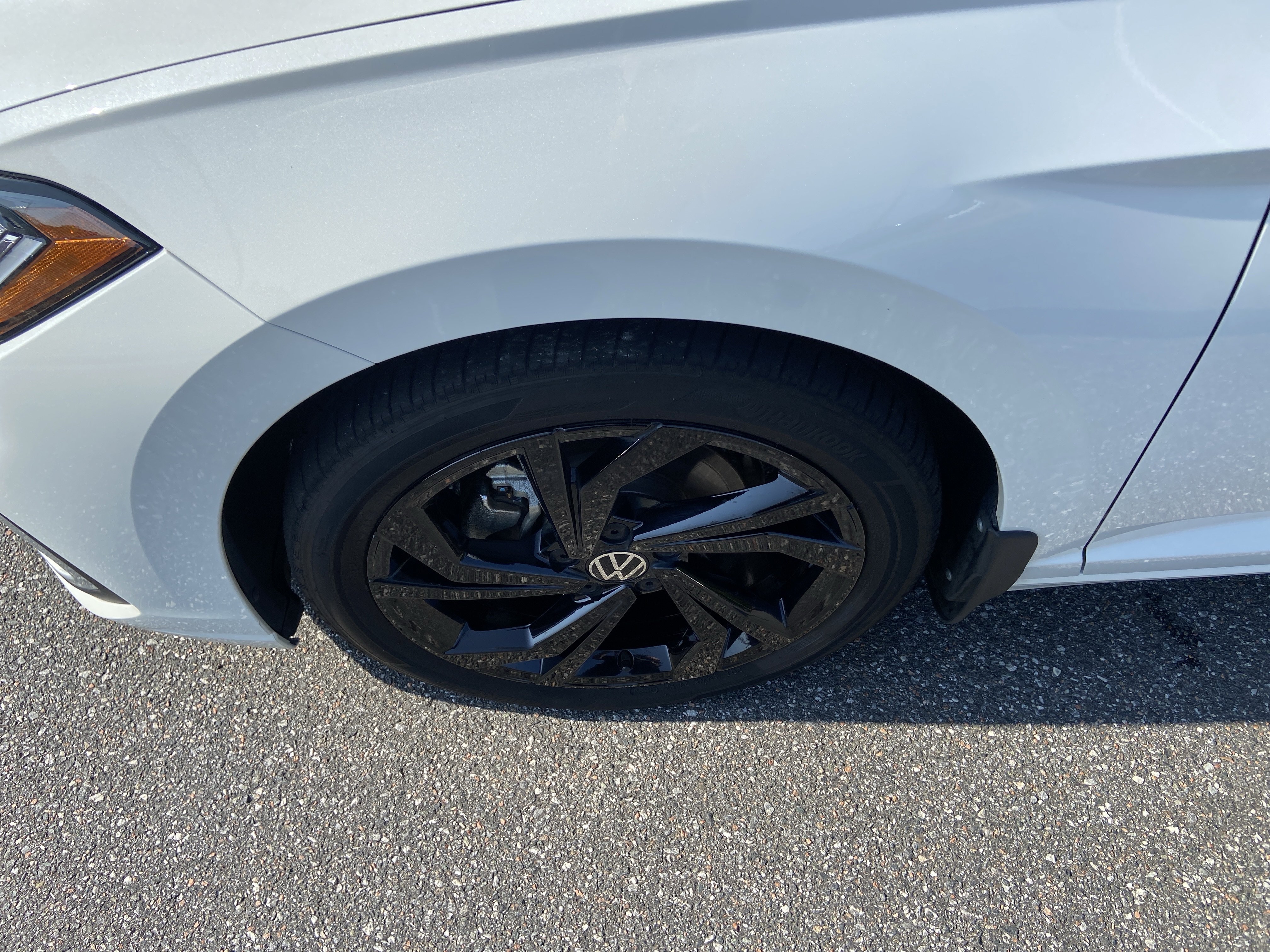 Used 2025 Volkswagen Jetta SE FWD image 8