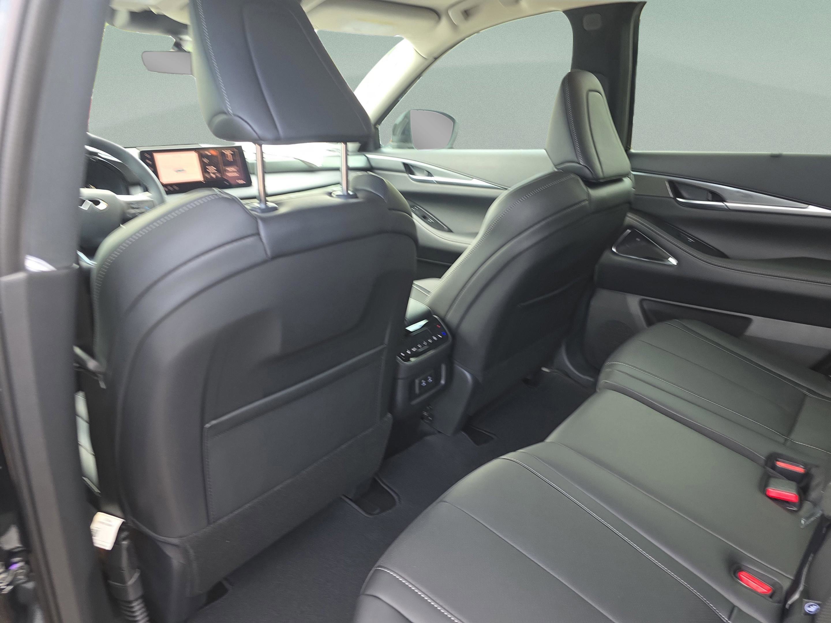 Certified 2026 INFINITI QX60 Luxe w/ Cargo Package AWD/4WD image 10