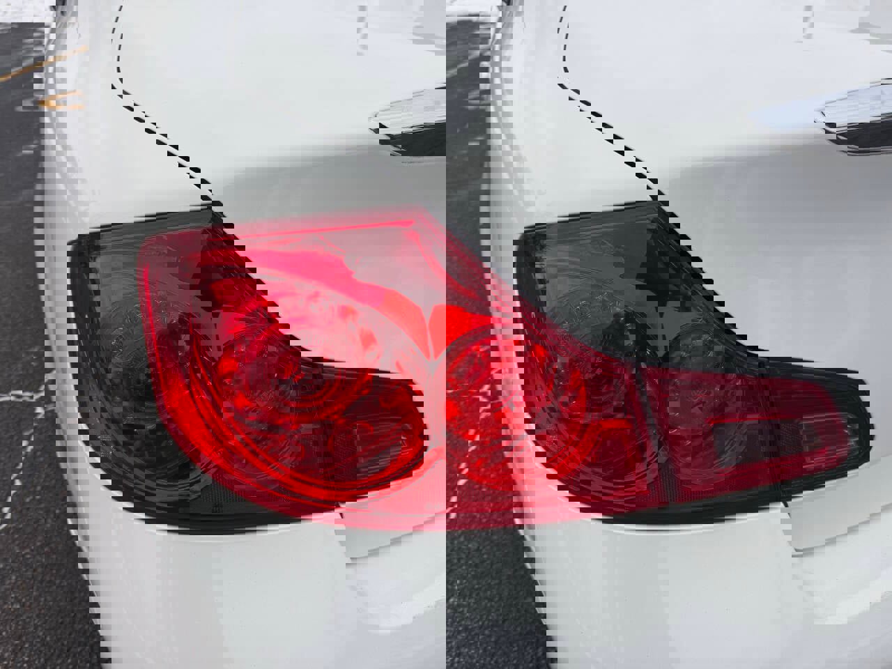 Used 2011 INFINITI G37 x w/ Premium Pkg image 11