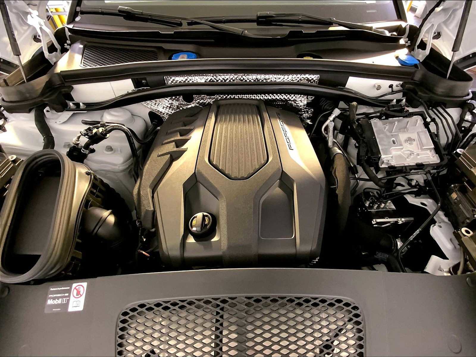 New 2025 Porsche Macan image 21