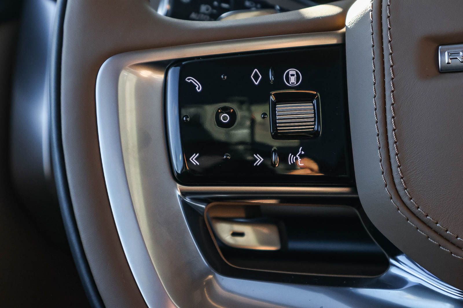 New 2026 Land Rover Range Rover SE image 38