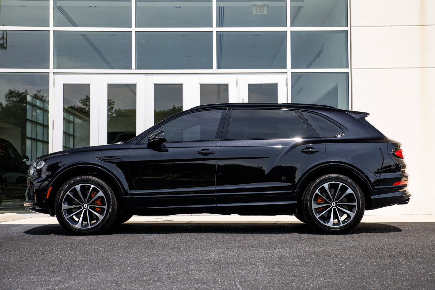 Certified 2023 Bentley Bentayga Extended Wheelbase AWD/4WD image 5