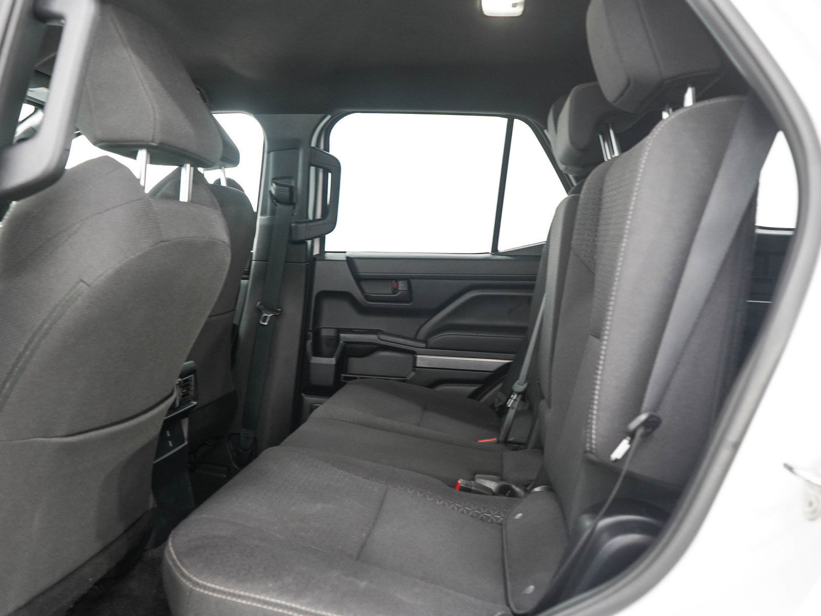 Used 2025 Toyota 4Runner SR5 AWD/4WD image 15