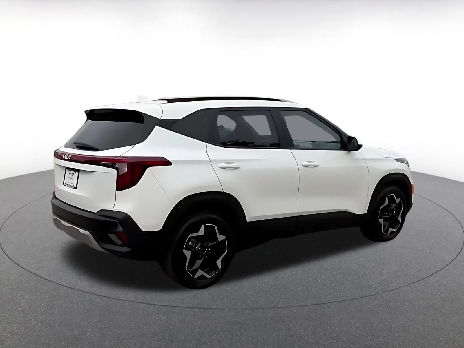 Used 2025 Kia Seltos S image 14