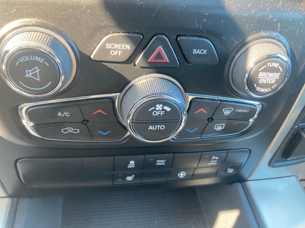 Used 2017 RAM 1500 Classic SLT w/ SLT Plus D￩cor Group AWD/4WD image 25