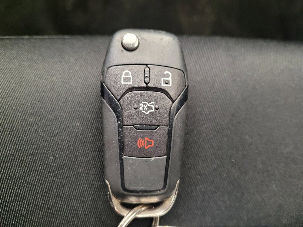 Used 2015 Ford Fusion SE image 32