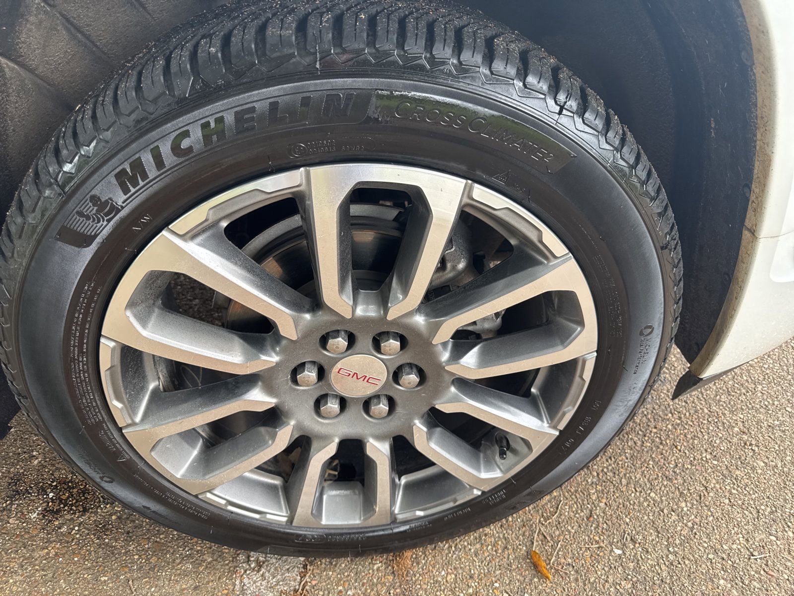 Used 2021 GMC Acadia Denali w/ Denali Technology Package image 8