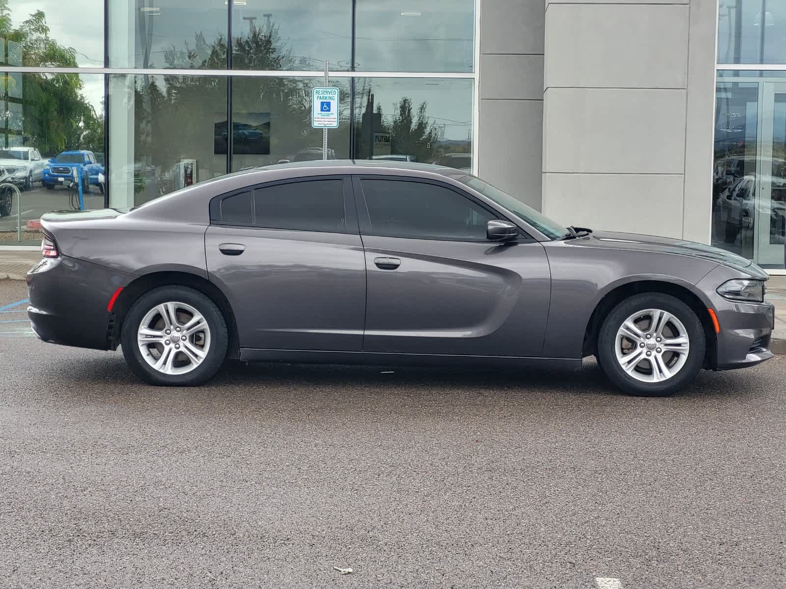 Used 2022 Dodge Charger SXT RWD image 4