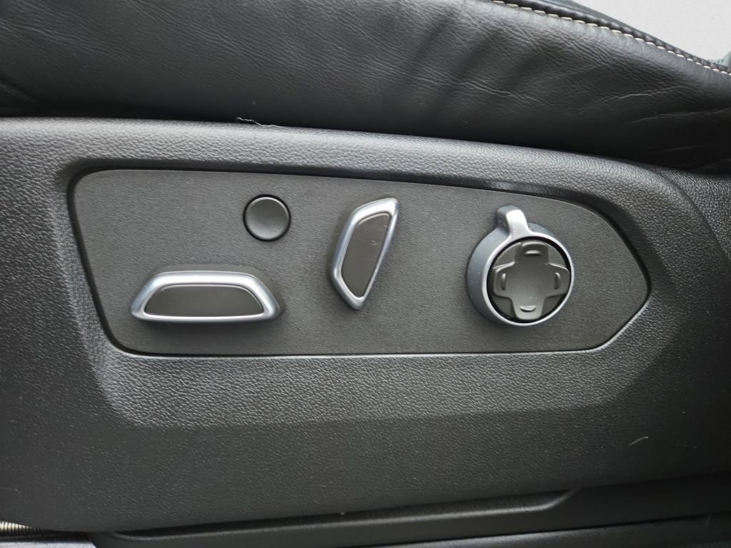 Certified 2024 Cadillac Escalade V w/ LPO, ONYX Package image 15