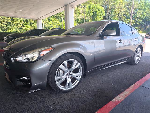 Used 2018 INFINITI Q70 Luxe w/ Sport Package