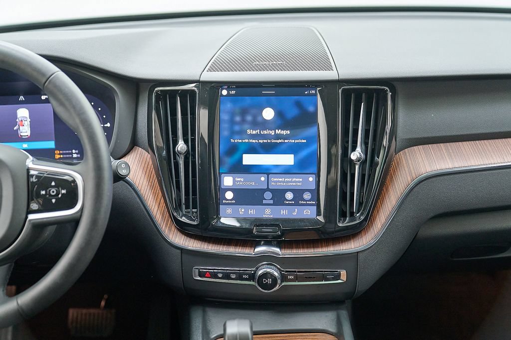 Certified 2024 Volvo XC60 T8 Plus AWD/4WD image 27