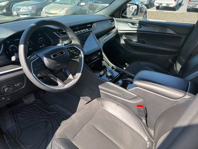 Used 2023 Jeep Grand Cherokee Altitude AWD/4WD image 11