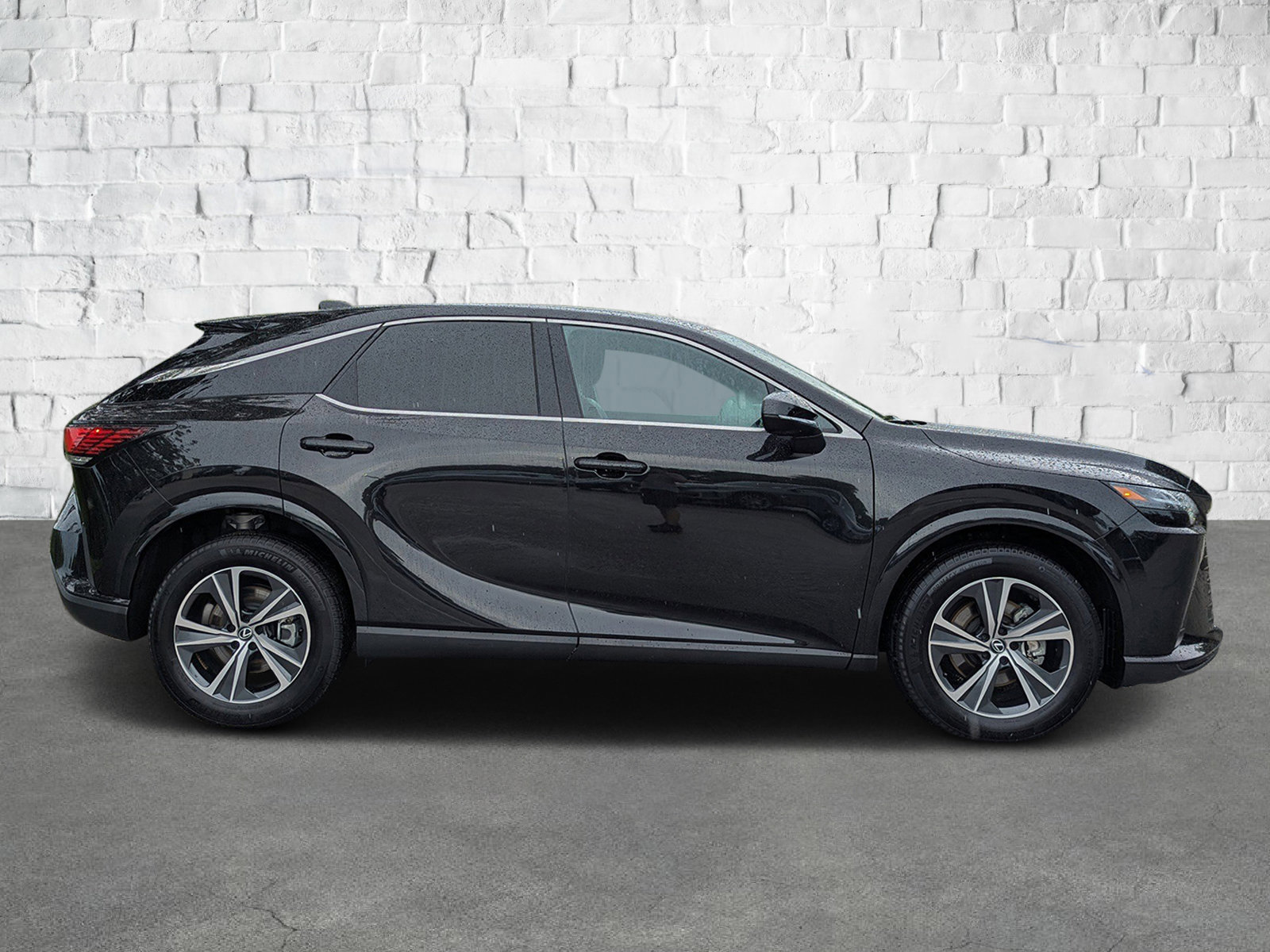 Used 2024 Lexus RX 350 FWD image 3