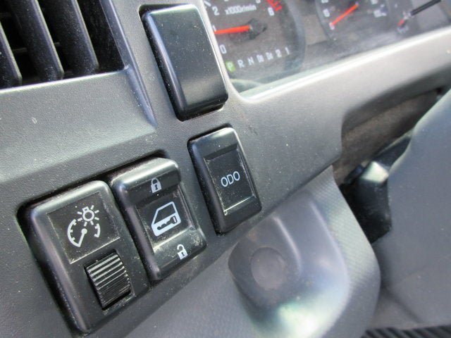 Used 2018 Isuzu NPR RWD image 11