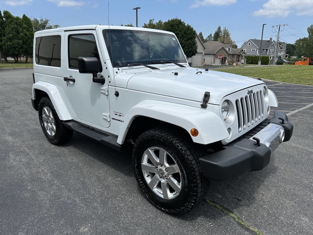 Used 2016 Jeep Wrangler Sahara w/ Connectivity Group image 17