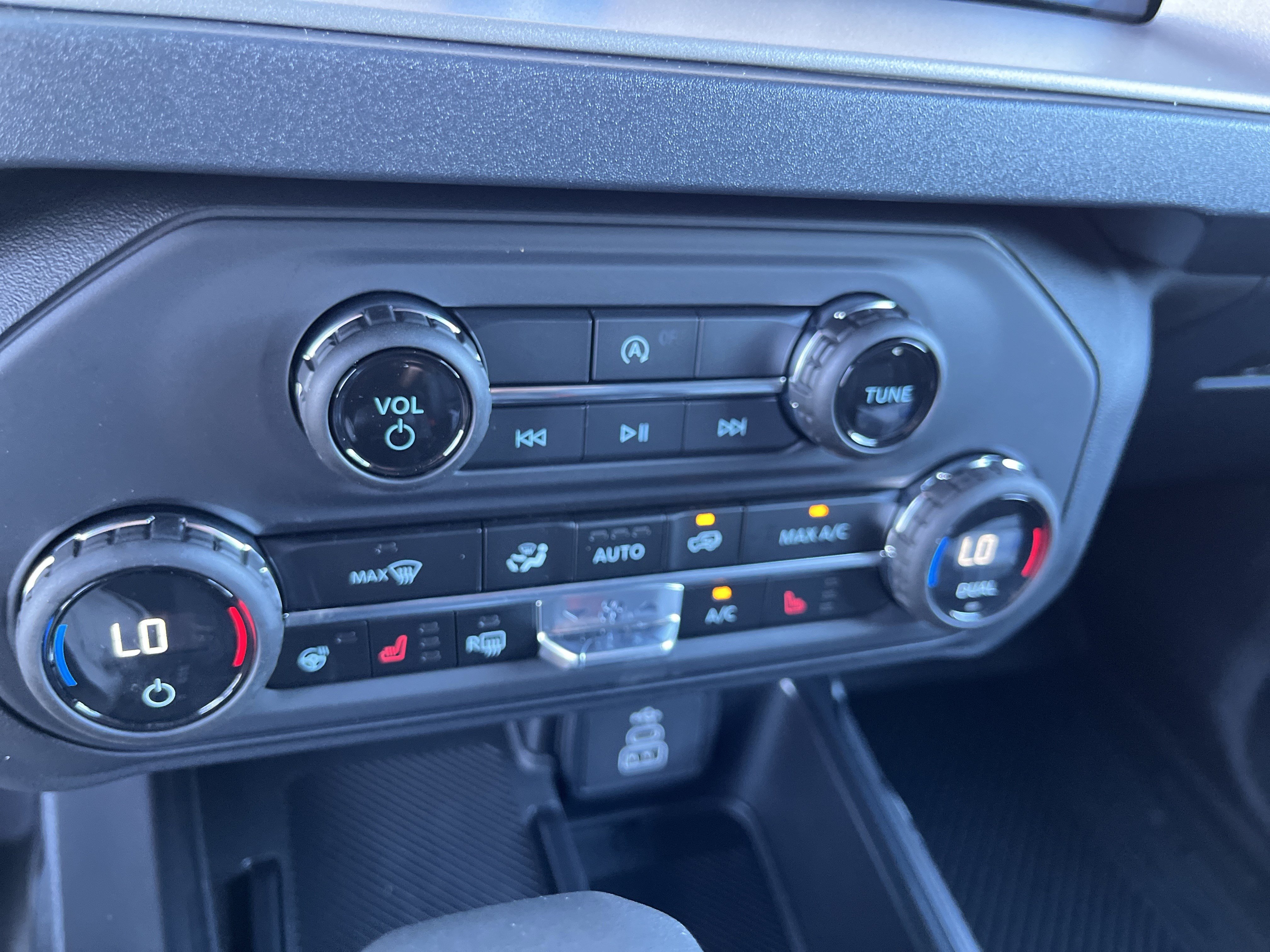 New 2026 Ford Bronco Outer Banks w/ Black Appearance Package AWD/4WD image 19