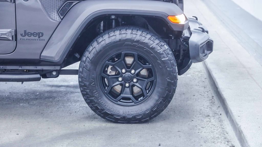 Certified 2021 Jeep Gladiator Willys image 11